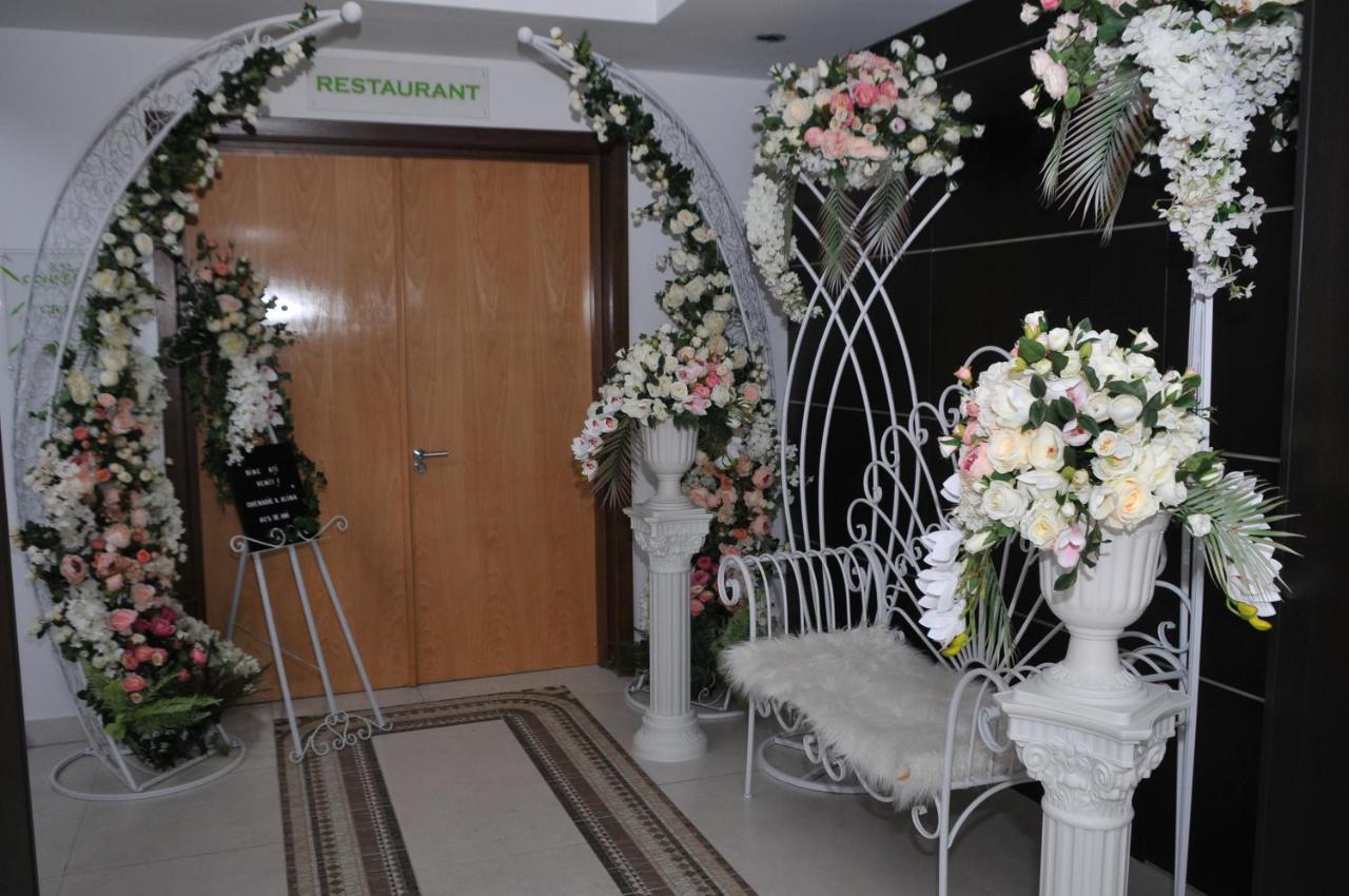 Hotel Ave Lux Négyfalu Kültér fotó