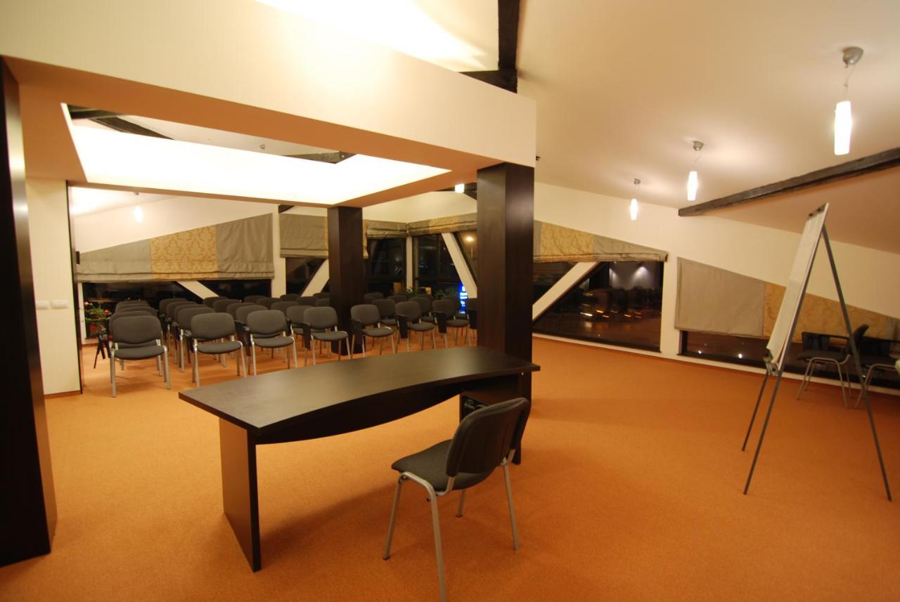 Hotel Ave Lux Négyfalu Kültér fotó