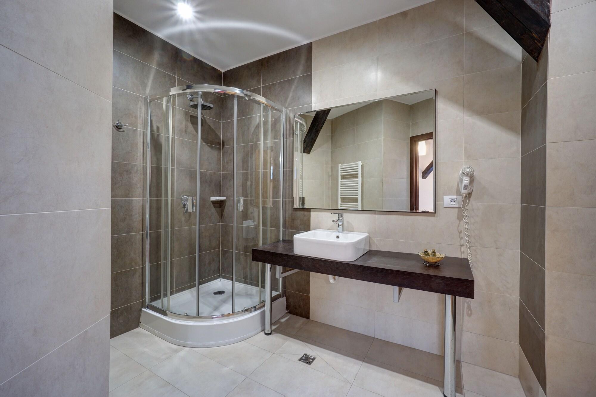 Hotel Ave Lux Négyfalu Kültér fotó