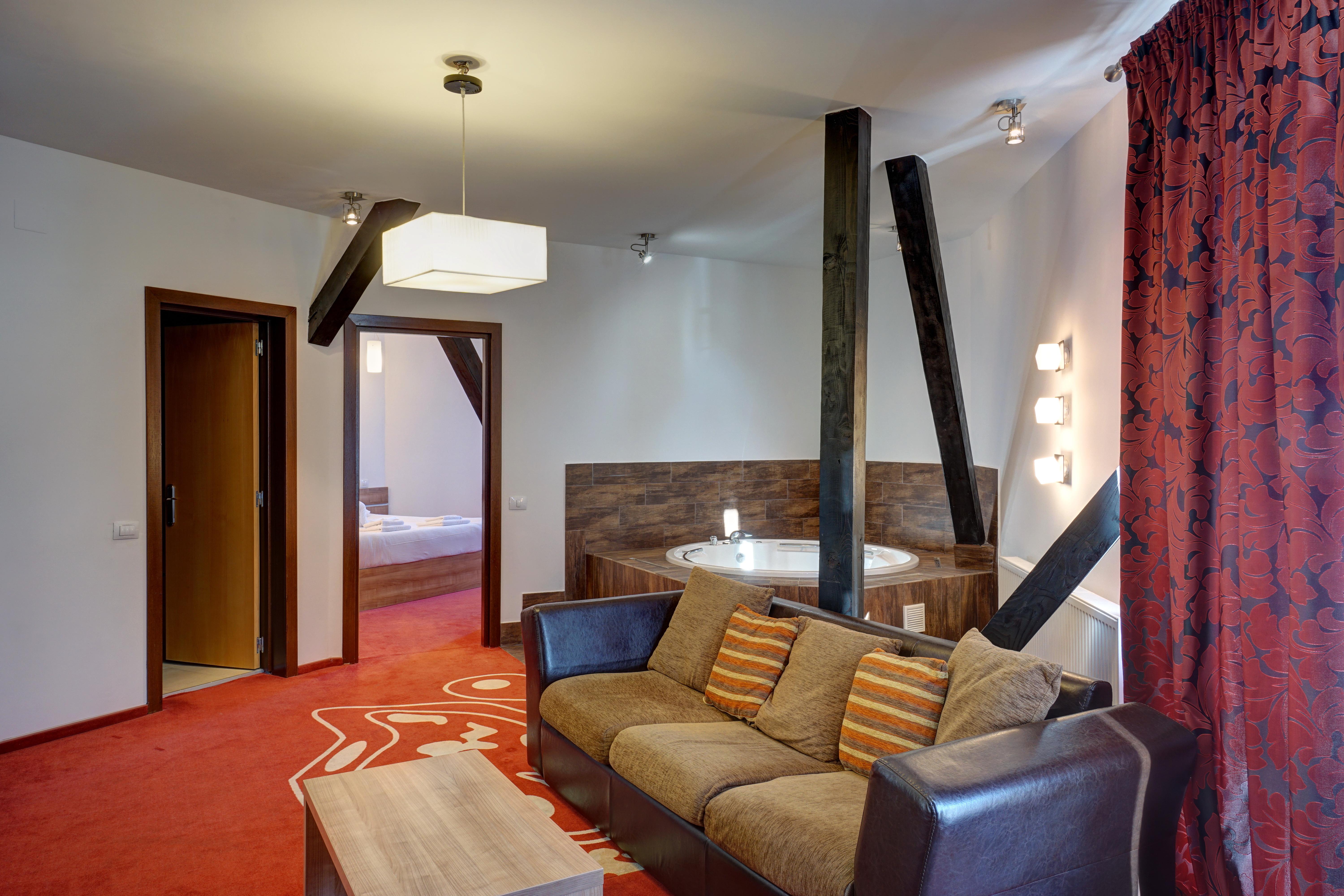 Hotel Ave Lux Négyfalu Kültér fotó