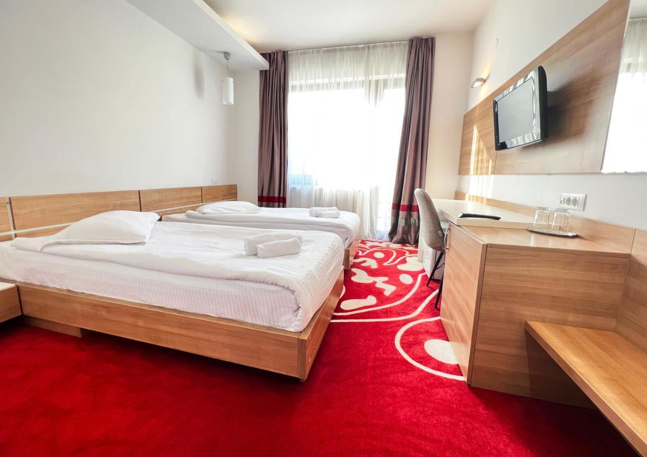 Hotel Ave Lux Négyfalu Kültér fotó