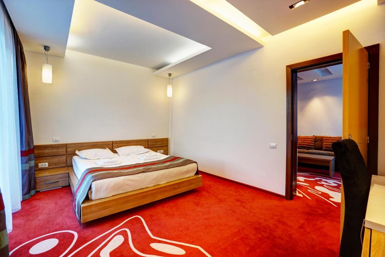 Hotel Ave Lux Négyfalu Kültér fotó