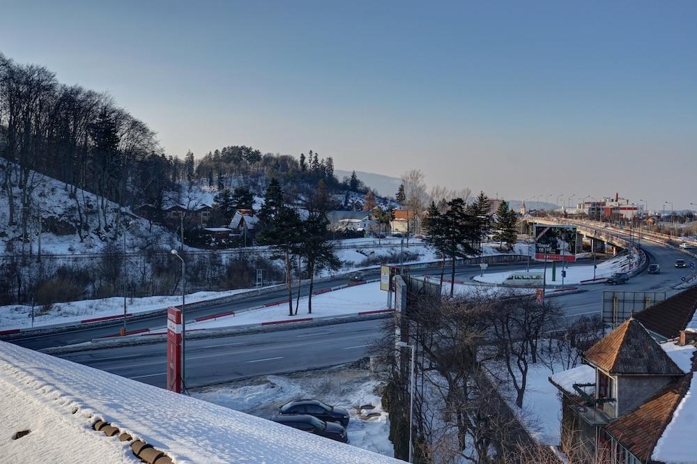Hotel Ave Lux Négyfalu Kültér fotó