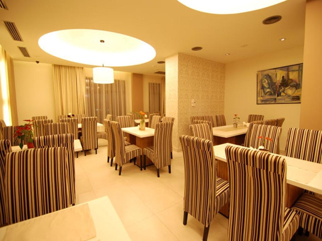 Hotel Ave Lux Négyfalu Kültér fotó