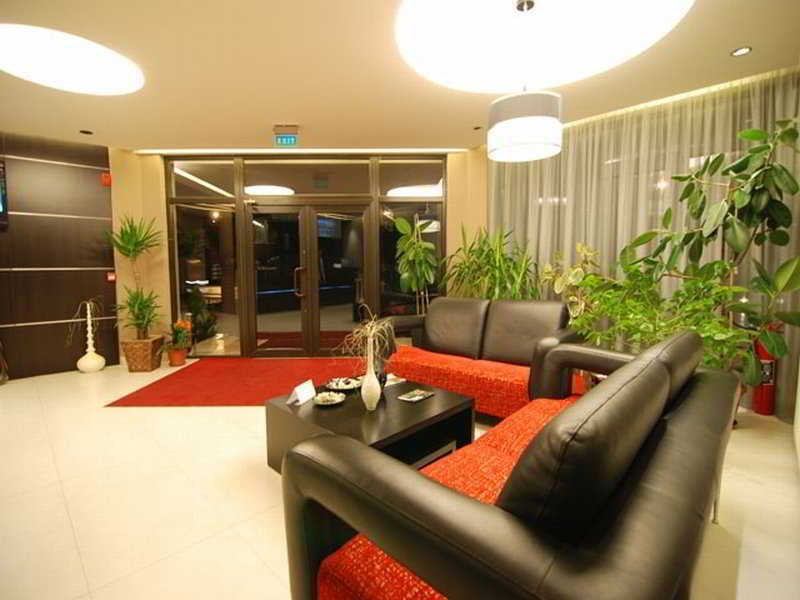 Hotel Ave Lux Négyfalu Kültér fotó